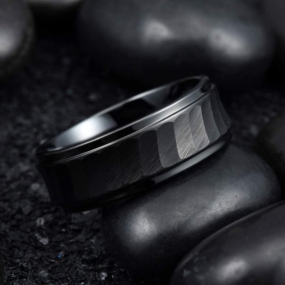 Men's Tungsten Wedding Band (8mm). Black Hammered Finish Tungsten Carbide Ring - Picture 4 of 4